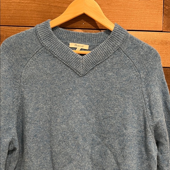 Madewell Women's Re(Generative) Wool V-Neck Sweater in Azure Blue - Picture 2 of 9